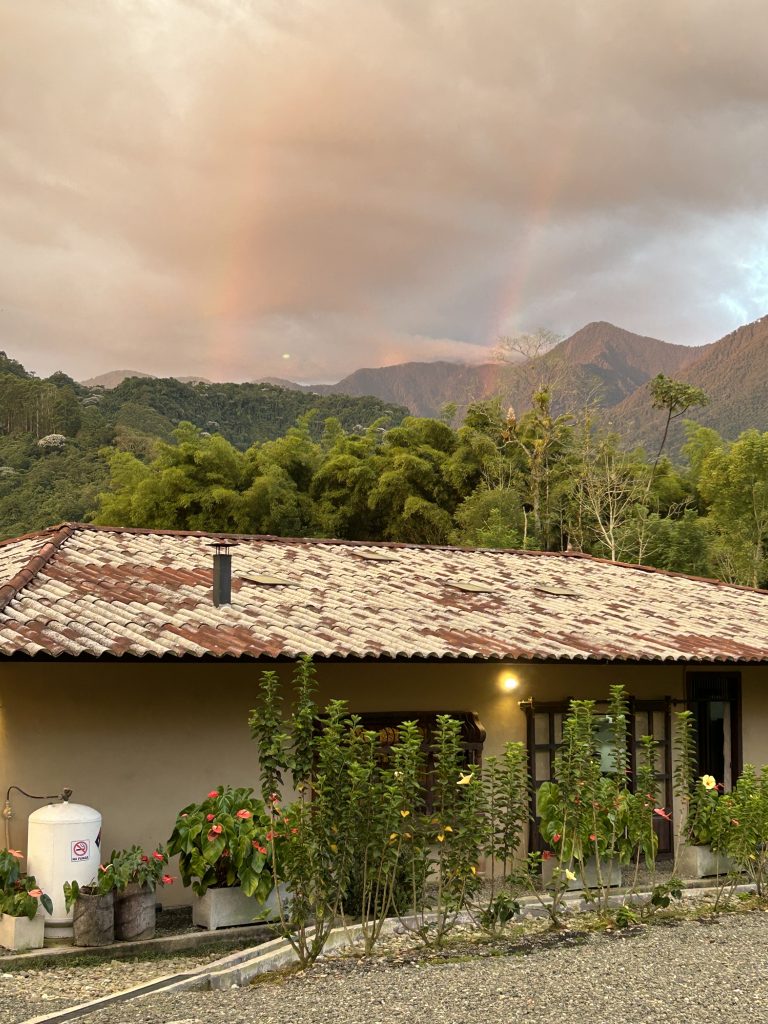 Colores de la naturaleza Hotel Mandalay 1941 Arcoiris